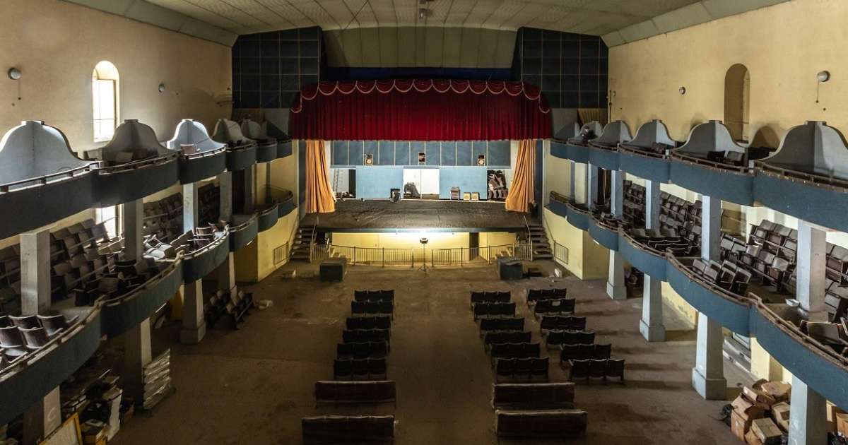 Gravina, la storia dell'abbandonato Centrone: il pi� grande cinema-teatro del barese